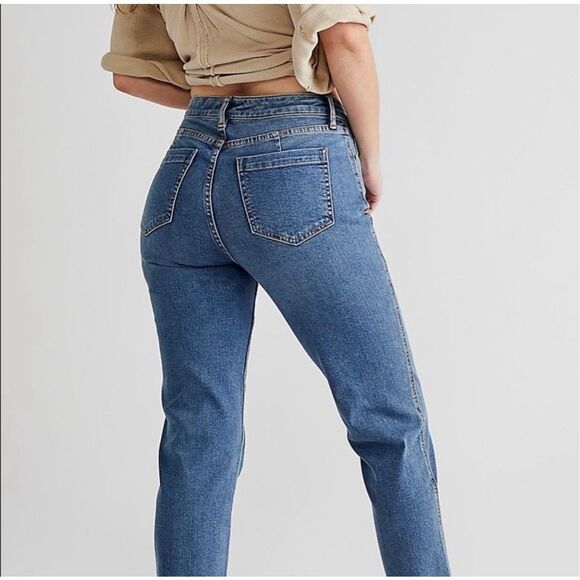 We are free NWT high-rise curvy vintage Street denim jeans, size 35 ￼ - Picture 2 of 9